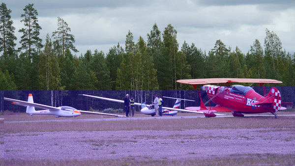 Yhdistyksen omat taitolentopilotit Jysky Pilatus-taitopurjelentokoneella ja Miikka Christen Eaglellä viihdyttivät yleisöä.