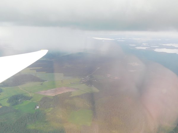 Selänpään lentokentällä sataa reippaasti.