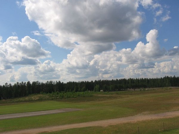 Jämillä oli näin komeaa keliä. Räyskälässä kärvisteltiin sen sijaan vesisateessa