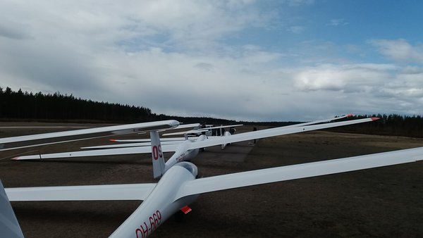 Taivas oli tumma ja kumma. Odottavan aika palkitaan.