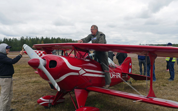 Pitts Special lentäjä Raimo Nikkanen.jpg