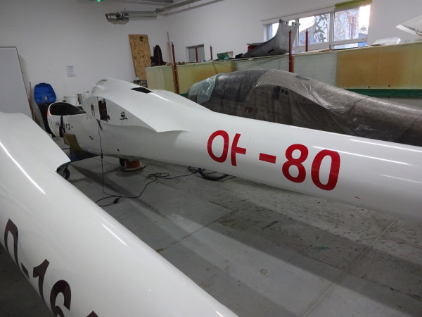 OH-801 Puchacz korjattavana SZD-Jezow tehtaalla