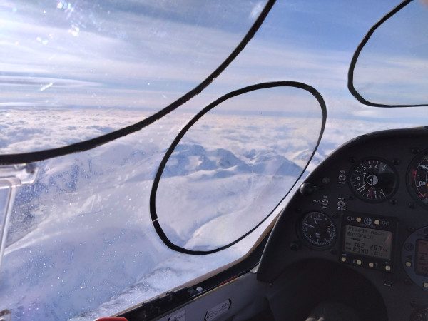 Kebnen huippu 4400m korkeudelta katsottuna