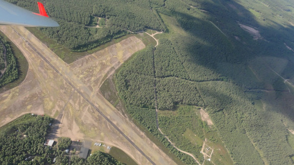 Kenttä on niitetty
