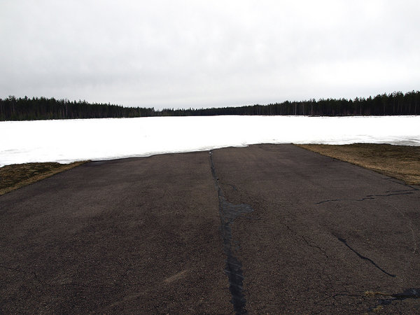 EFSE 20_4_2012 rwy30.jpg