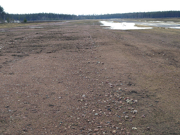 rwy 30 vasen reuna.jpg