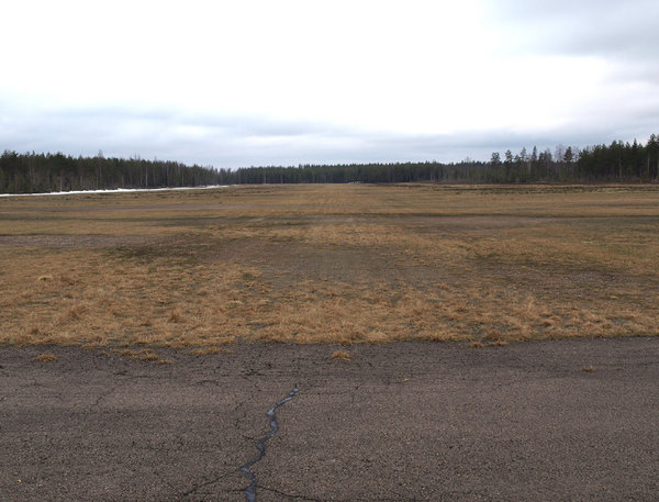 rwy 04 risteys pohjoiseen.jpg